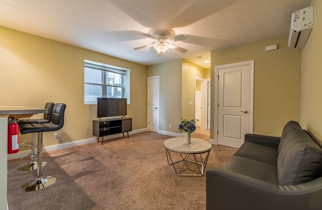 Central Cleveland Gem Lower Unit 1 Bedroom Apts by RedAwning