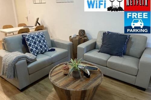 CENTRAL CLOSE SHOPS CITY AIRPORT WIFI NETFLIX PARK