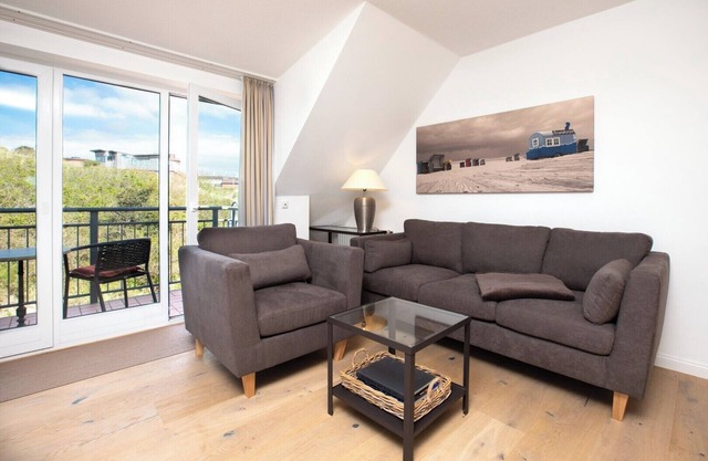 Central, close to the beach and quiet - modern maisonette vacation apartment for 4 people