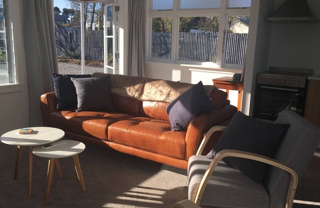 Central Cottage - Located in the heart of Geraldine.