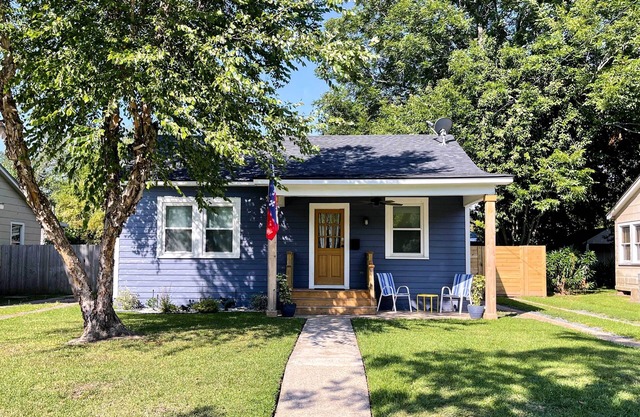 Central Cottage w/Grill, 1 Mi to Cajun Field