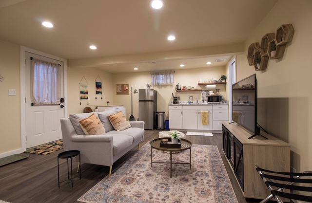 Central & Cozy Studio near PDX