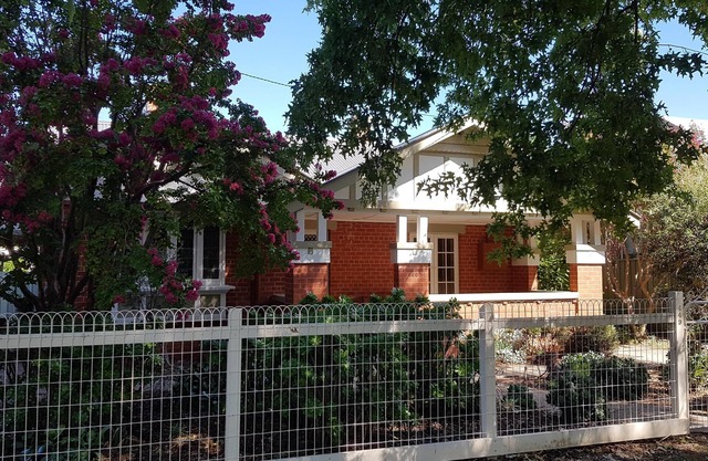 Central Crisp- gorgeous period home with free wifi! - Classic period home with four bedrooms