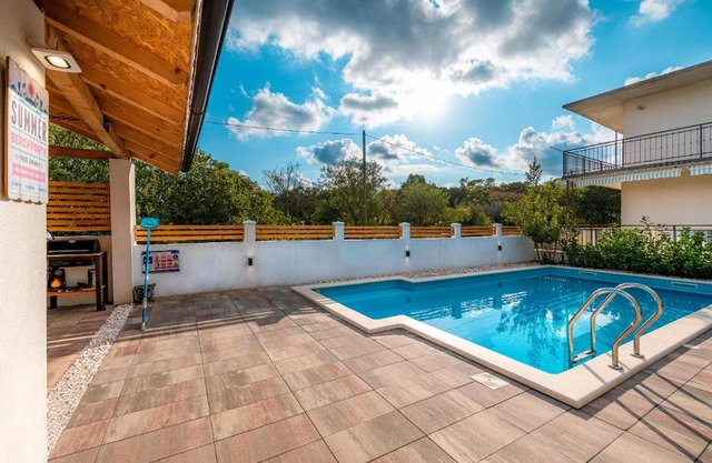Central Dalmatian Pool&Grill House