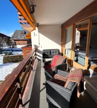 Central flat in Villars sur Ollon, Amethyste, for 4, with two double beds, balcony and 75m to ski-train