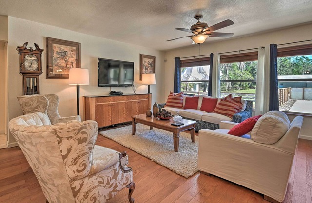 Central Florida Escape on 5 Acres w/Grill & Pool!