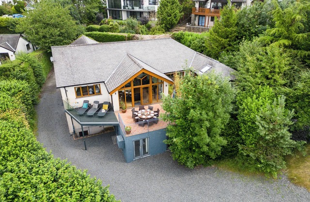 Central Bowness - Hot Tub, Cinema Room and Lake Views