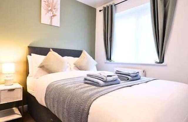 Central Getaway House with Parking, Wi-Fi & Garden