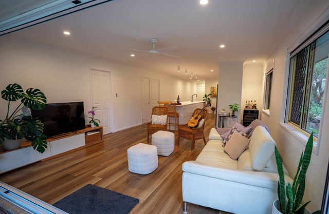 Central Gold Family Retreat - Comfort, and value for your Coast getaway!