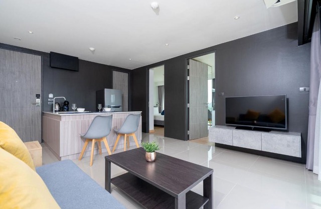 Central Hill View 2BR Apartment A616 D