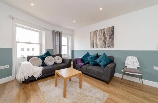 Central Hove 2 Bedroom Flat BN38BRU05