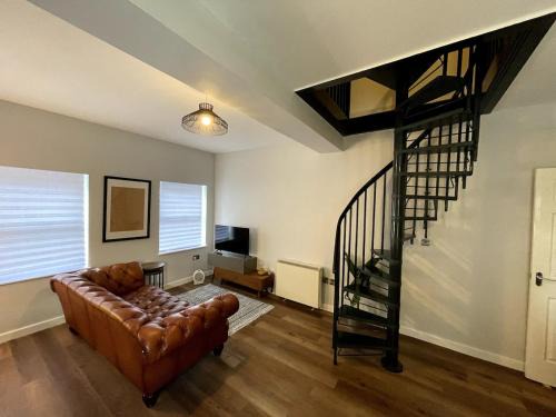Central Industrial Chic 2-Bedroom Flat