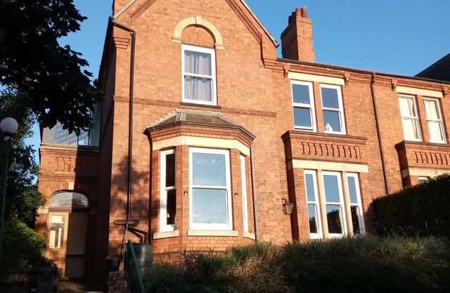 Central Lincoln UK luxury Period home BnB with 2 bedrooms & family bathroom.