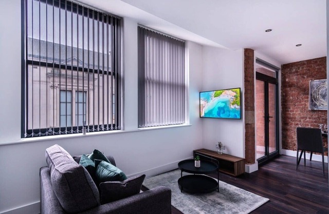 Central Liverpool 1 Bed Apartment w Balcony