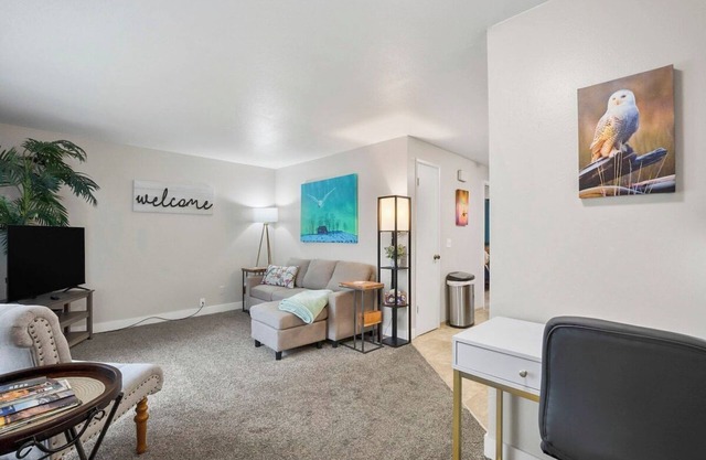 Central Location, Cozy Furnished Apartment #4.