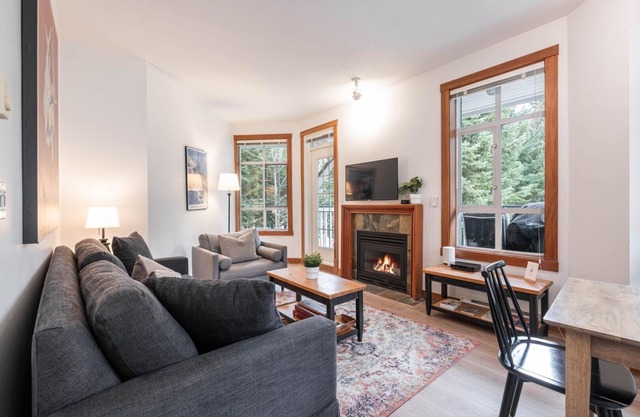 Central location spacious 2 BDR | BBQ | Pet friendly | Free parking