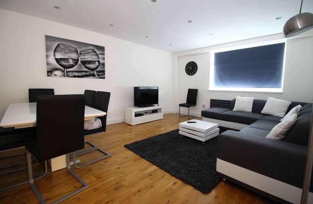Central London apartment close to British Museum sleeps 3