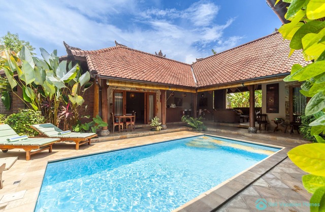 Central Lovina at the Beach, 3BR Pool Villa