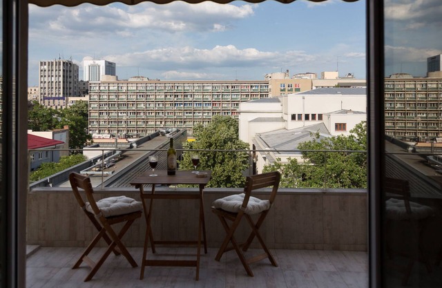 Central Luxury Flat with terrace, free Netflix & HBO Go, 500Mbps Internet