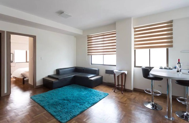 Central Modern Apartment near US Embassy and cable car