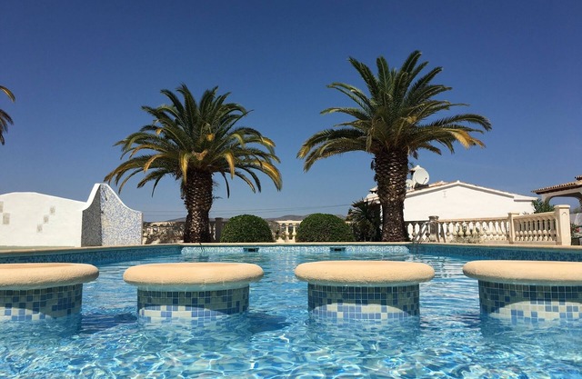 Central Moraira, Excellent Value.Air Conditioning. Close to Bars, Restaurants.