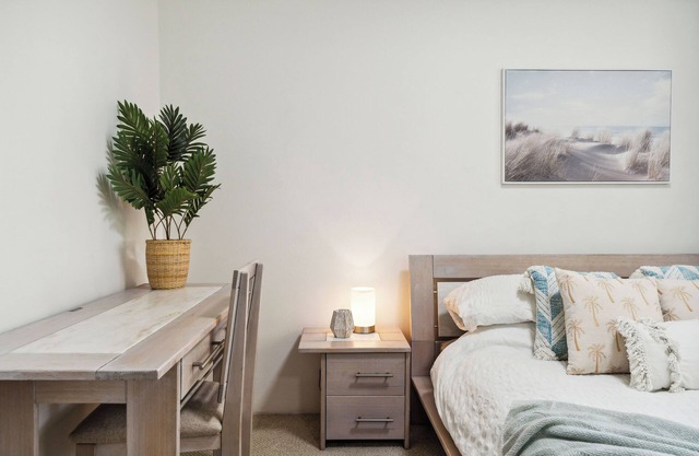 Central Mosman 2BR Family Unit with Bunk Beds & Parking.