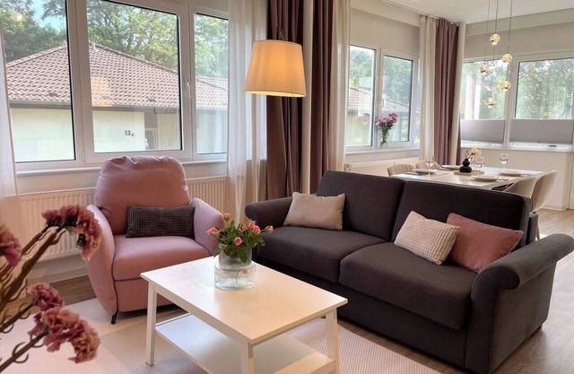 Central oasis of peace with veranda & parking, Zentrale Ruheoase mit Veranda & Parkplatz (
