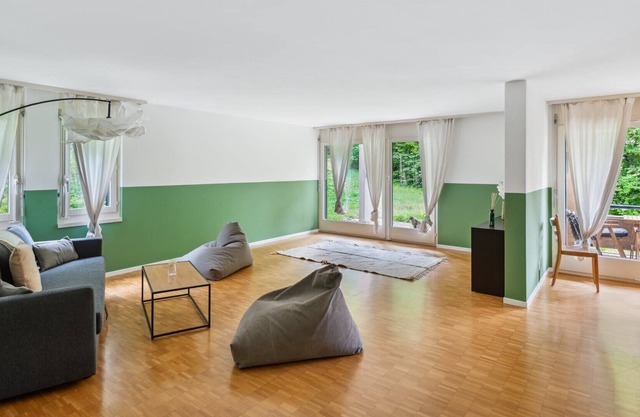 Central Oasis: Spacious & Quiet Flat