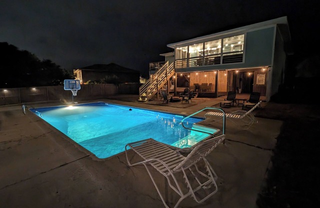 Central OBX - Pool, Beach, Mini Golf, 2 Suites, Patio, Relax in the Outer Banks