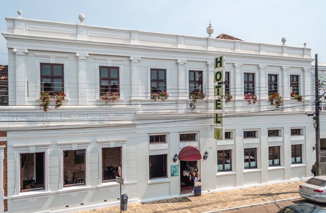 Central Palace Hotel