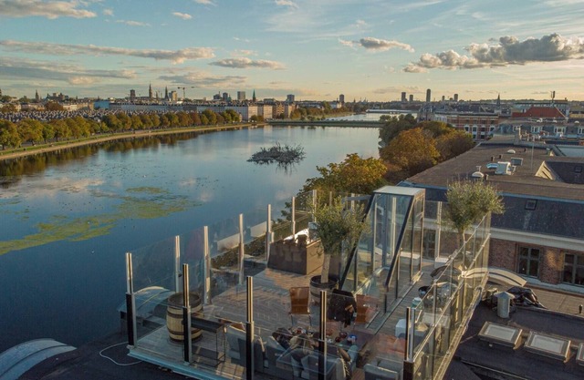 Central Penthouse with Private Rooftop Terrace
