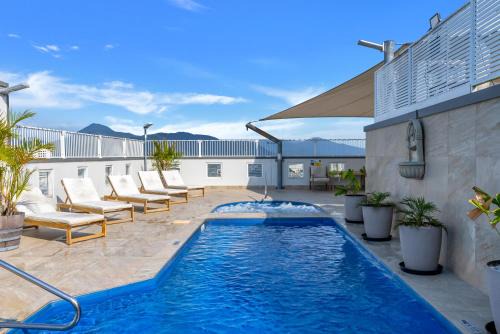 'Central Plaza' Adjacent Apartments with Rooftop Pool