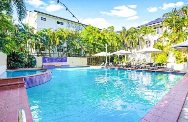 Central Plaza- Stylish Tropical Escape | Resort Pool | Walk to Beach