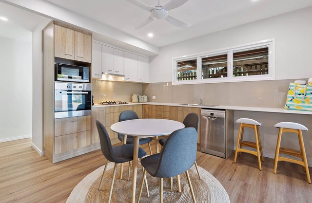 Central Point Lookout within walking distance of beaches, shops, hotel.