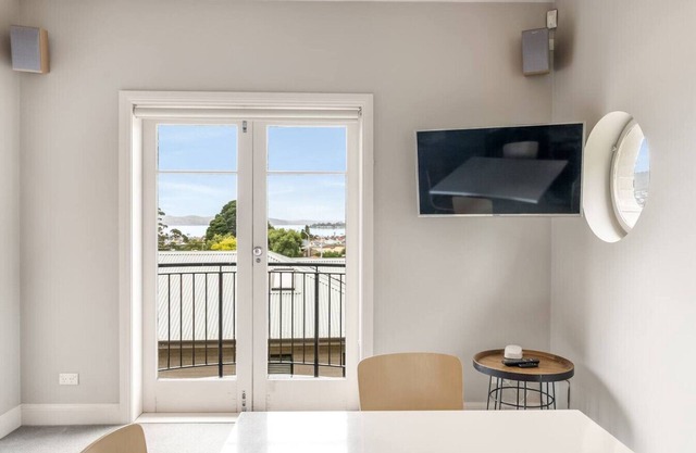 Central & Private Bay Retreat