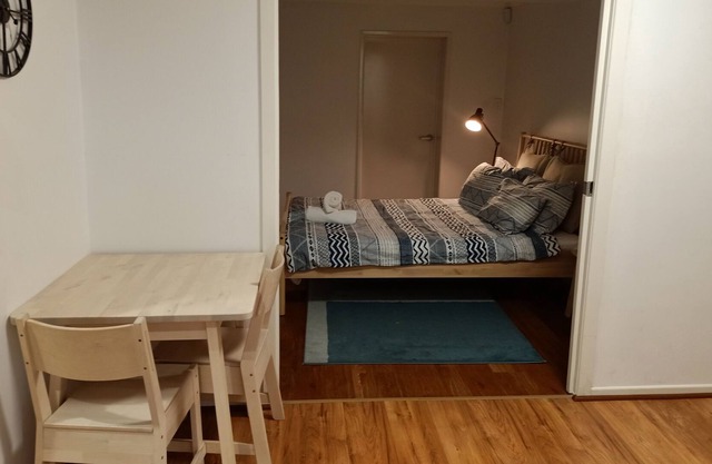 Central Prvate 1bed self contained unit
