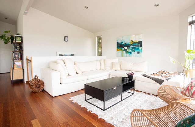 Central Raglan Stylish Retreat with Sea Views