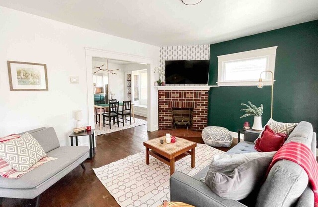 Central Remodeled Up Unit Apartment WE LOVE PETS