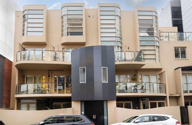 Central South Yarra Sensation. 2Bdr Brilliance.