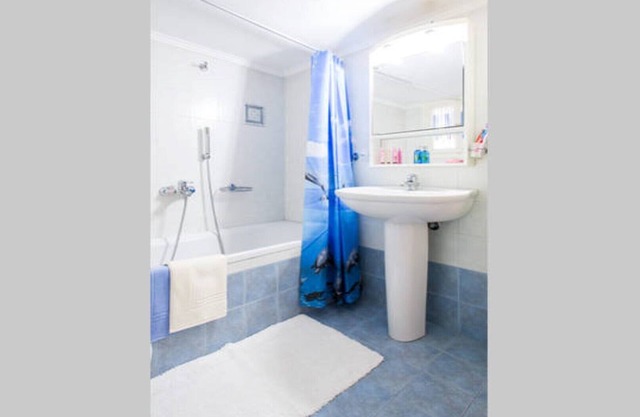 Central-Spacious 3b/room w/Terrace