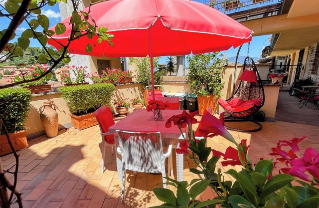 Central Spoleto apartment with large sunny terrace with views