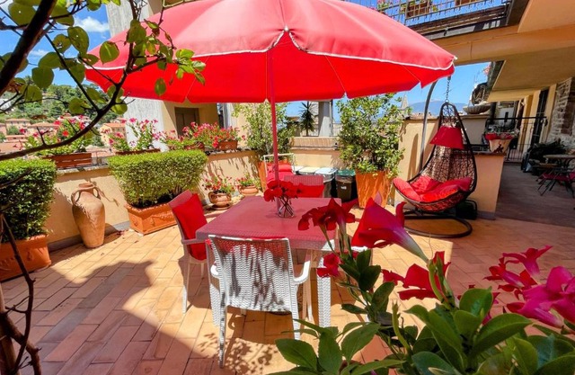 Central Spoleto apartment with large sunny terrace with views
