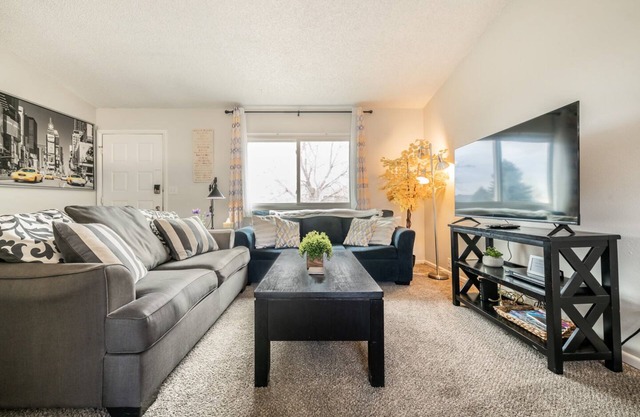 "Central Springs" Super Cozy 4Bed/2Bath Home GREAT Location! Click to see more