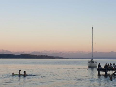 Central Starnberg and surrounded by nature