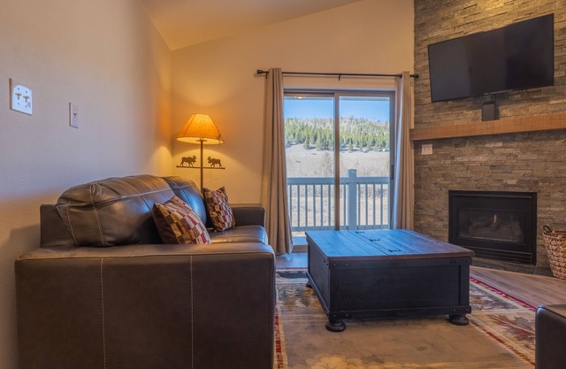 Central to 5+ Ski Resorts, Breweries, Restaurants, Shopping & More!