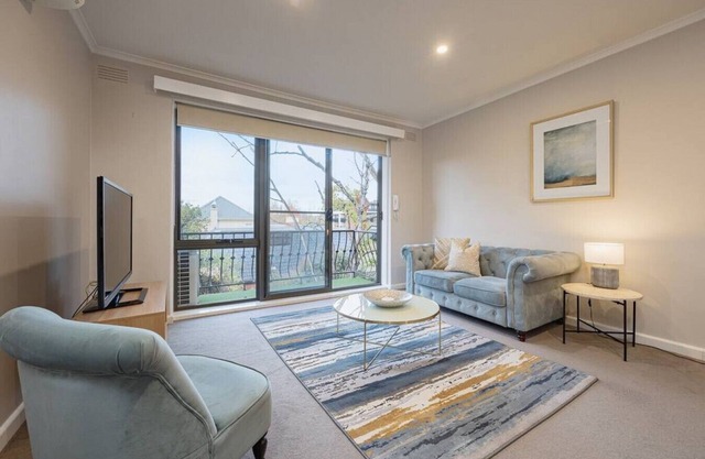Central to Everything Spacious 1 Bedroom Apartment