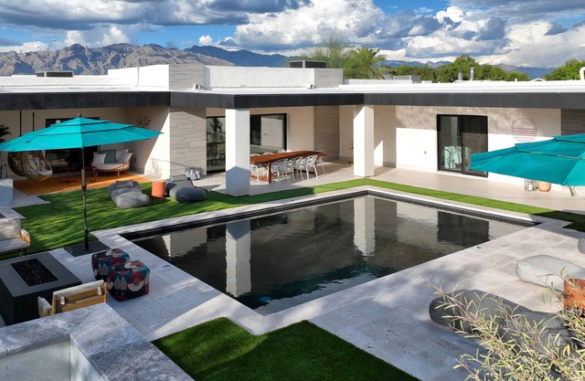 Central Tucson Luxury - Minutes from U of A - Saltwater Pool - Sleeps 10