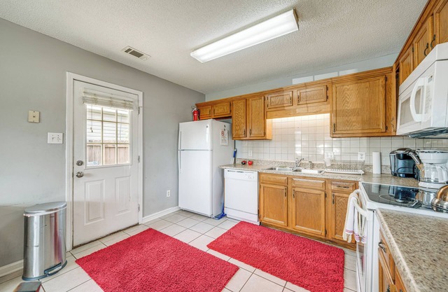 Central Warner Robins Vacation Rental w/Yard