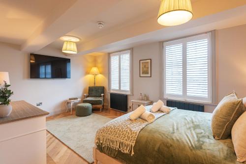 Central Whitchurch Hotel - Lowcross House Room 3