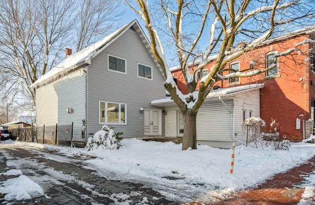Central Winchester Bungalow side unit